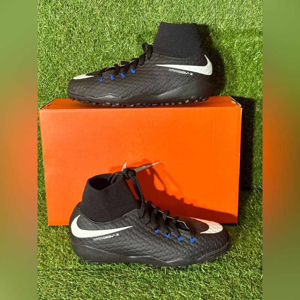 NIKE HYPERVENOMX PHELON III TURF SOCCER SHOES, SIZES 5Y KIDS, BLACK/ WHITE